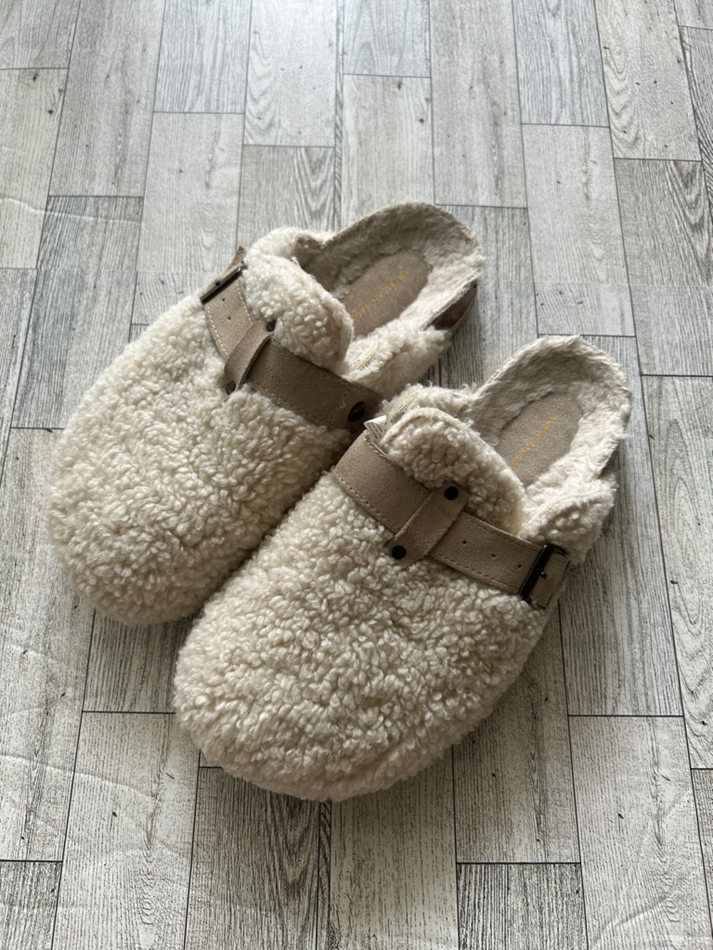American Eagle Sherpa Slip-On Clogs size 8